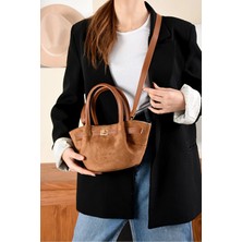 Yeni Sezon Kilit Detaylı Süet&nubuk Uzun Askılı Trend Mini Çanta (14X27)
