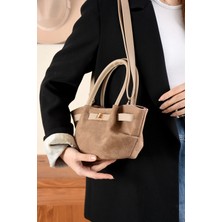 Yeni Sezon Kilit Detaylı Süet&nubuk Uzun Askılı Trend Mini Çanta (14X27)