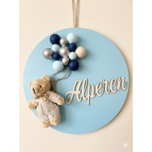 Alperen Yazılı Ahşap Kapı Süsü – Balon ve Ayıcık Figürlü Bebek Odası Dekoru
