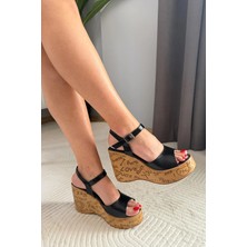 Preshley Kadın Almina 10 cm Dolgulu Yazılı Mantar Taban Ayakkabı