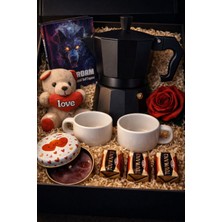 Sevgiliye Özel Kahve Hediye Seti | Siyah Moka Pot (3 Cup), 2'li Fincan, Kurtadam Oyunu ve Kokulu Mum