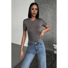 Rahat ve Şık Kısa Kollu Bisiklet Yaka Likralı Viskon Penye Body Füme ( Lisinya )