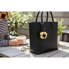 Sarı Lacivert Örgü Futbol Topu Anahtarlık – Taraftar Çanta Süsü (Fenerbahçe Renkleri)