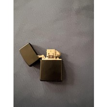 Korsan Bit Pazarı Siyah Benzinli Çakmak