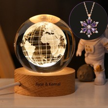 Hediyesahibi Kişiye Özel Dekoratif Işıklı Ahşap Kaideli Dünya Tasarımlı 3D Cam Küre ve Lotus Çiçeği Kolye
