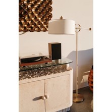 Vinner Atelier Libra Modern Gold Lambader – Beyaz Keten Şapkalı Metal Gövde Salon & Otel Aydınlatması
