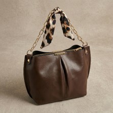 Hediye Bahçesi Leopar Desenli Fular Detaylı Kahverengi Çanta