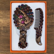 İki Yedi Konsept Güzelliğin Taçlı Sırrı Timpani 771 Tavuskuşu Ayna Tarak Seti Metal Işlemeli Çanta Tipi Hediyelik