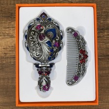 İki Yedi Konsept Timpani 772 Tavuskuşu Ayna Tarak Seti Metal Işlemeli Şık Hediyelik Çanta Tipi Dekor Otantik Figürlü