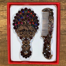 İki Yedi Konsept Timpani 773 Tavuskuşu Ayna Tarak Seti El Aynası Metal Işlemeli Hediyelik Çanta Tipi Fonksiyonel