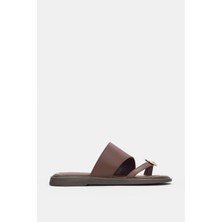 Selin Shoes Zenira Düz Taban Parmak Arası Gold Aksesuar Detaylı Kadın Terlik- Kahverengi