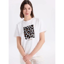 Discovery Expedition D6SL-TST3546 Beyaz Bisiklet Yaka Relaxed Baskılı Kadın T-Shirt