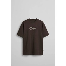 Abluka Online Erkek Oversize Nakışlı Halı Desenli Sırt Baskılı T-Shirt Kahverengi