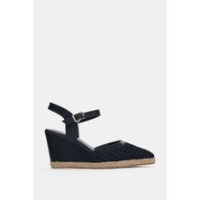 Selin Shoes Veloura Bilek Ayarlanabilir Toka ve Örgü Detay Sivri Burun Hasır Kadın Topuklu Ayakkabı- Siyah