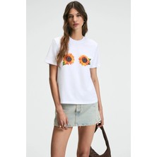 ETHIQUET KARIVA Kadın Bisiklet Yaka Kısa Kollu Ön Baskı Detaylı Regular Fit Beyaz / Desenli T-Shirt
