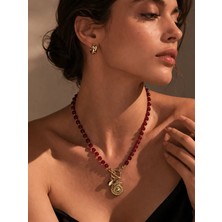Solare Accessories Bordo Kristal Taşlı Altın Kaplama Salyangoz Figürlü  Kolye