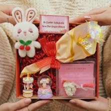 İnci Sepette Romantik Hediye Kutusu – Sonsuzluk Gülü, Kar Küresi ve Mini Tavşan Konsept Set