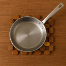 Daisy Store Doğal Ahşap Kare Dayanıklı Tabanlık – El Yapımı Ahşap Tencere ve Tava Altlığı, Kaymaz, Şık Mutfak Dekoru ve Masa Koruyucu