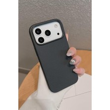 Daisy Store 17 Pro ile Uyumlu Karbon Fiber Desenli Premium Kılıf Kevlar Kenar Ince ve Hafif Tasarım Kablosuz Şarj ve Magsafe ile Uyumlu Telefon Kılıfı Kahverengi