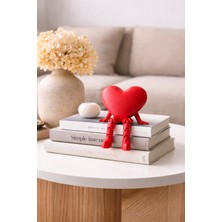Kalp Figürlü Dekoratif Biblo – Sallanan Bacaklı Aşk Temalı Masaüstü Süs (11 Cm) Sallanan Bacaklı Kalp Biblo – Dekoratif Aşk Figürü (Kırmızı)