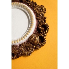 Tilekey Seramik Vintage Eskitme Görünümlü Dekoratif Çerçeve – 3D Baskı ve El Boyaması Kahve Tonlu Çiçek Motifli Yuvarlak - İç Çap: 7 cm Dış Ölçü: 15x14 cm