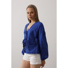 Modaurul Kalp Detaylı Bağlamalı Brode Bluz - Saks