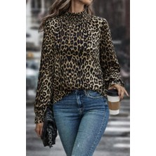 Modaurul Kadın Uzun Kollu Gipe Detaylı Balıkçı Yaka Leopar Desenli Süprem Bluz