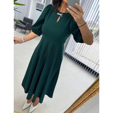 Modaurul Kadın Kısa Kollu Bisiklet Yaka Fiyonk Broşlu Midi Janjan Krep Elbise