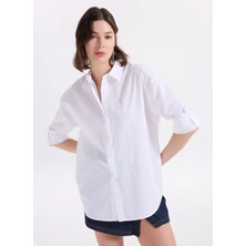 Mustang Normal Gömlek Yaka Düz Beyaz Kadın Gömlek M6SL-GML1119