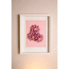 Deslorsque 30X40 cm Dahlia Serisi 3D Çiçek Tablo - Romantik Pembe Zeminli Beyaz Çerçeve Solmayan Çiçek