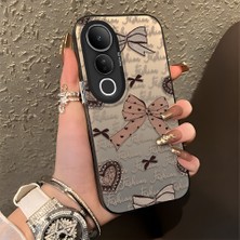 HONTINGA Vivo V50 Lite ile Uyumlu Kılıfı Silikon Kenar Sert Arka Düşüme Önleyici Basitlik Anti Düşme Kamera Korumali Fiyonk Desen Telefon Kılıfı Kadın ve Erkek Için Uygundur K1-0844