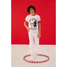 DeFacto 23 Nisan Çocuk Bayramı Bisiklet Yaka Atatürk Baskılı Kısa Kollu Tişört Erkek Çocuk B6938A825SM