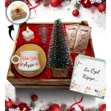 As Gift Kasa Içerisinde Çam Ağacı & Kişiye Özel Beyaz Fincan & Kahve Yanı Su Bardağı & Bubble Mum & Türk Kahvesi Hediye Seti