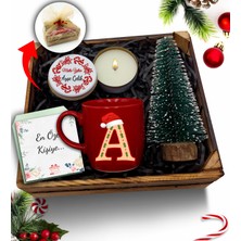 As Gift Kasa Içerisinde Çam Ağacı & Kişiye Özel Kırmızı Kupa & Metal Kutulu Mum Hediye Seti