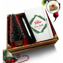 As Gift Kasa Içerisinde Çam Ağacı & Kişiye Özel Beyaz Defter & Kalem Hediye Seti