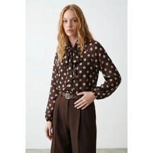 Shopping Shop Boyun Bağlamalı Puantiye Desenli Gömlek KAHVE