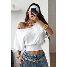 Tarz Cool Kadın Beyaz Madon Yaka Beli Lastikli Crop Düşük Omuzlu Salaş Tişört