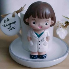 Yıldız İskandinav Kişiye Özel Doktor Figürlü Porselen Kahve Fincanı – Kadın & Erkek Tasarım | Sevgililer Günü.tıp Bayramı ve Doktora Özel Hediye