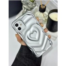 11 ile Uyumlu 3D Mat Kabartma Kalp Desenli Darbe Önleyici Kamera Korumalı Silikon Kılıf