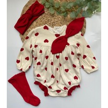 Bebekstra Kız Bebek Büyük Kalpli Bandanalı Çoraplı Romper