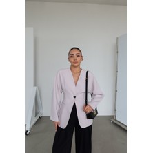Özge Özgenç Dikiş Detaylı Tek Düğmeli Blazer Ceket