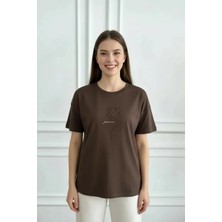 Önü Çiçek Nakış Işlemeli T-Shirt