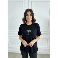 Önü Çiçek Taş Işlemeli T-Shirt