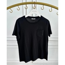 Cep Taş Detaylı T-Shirt