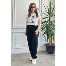 Yazı ve Kız Bakılı T-Shirt