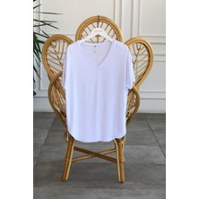 V Yaka Etek Ucu Oval Basic T-Shirt