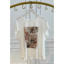 Önü Yazı Baskılı Taş Detaylı T-Shirt