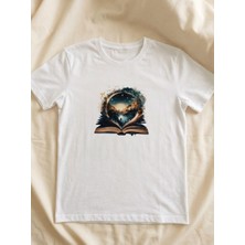 Alza Design Kitap Kurdu Temalı Illüstrasyon Baskılı Beyaz Tişört - Sanatsal Unisex Pamuklu