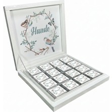 Blackeye Chocolate Kişiye Özel Isimli Kız Bebek Çikolatası Sunum Kutulu Bebek Çikolatası (32 Adet Madlen Çikolata)