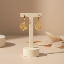 Allivo Altın Renk Çiçek Desenli Sallantılı Çelik Küpe